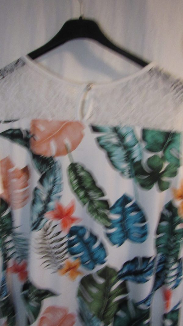 New Women’s White Floral Sleeveless Top One Size fits sizes 16 18 20 22 - Image 6
