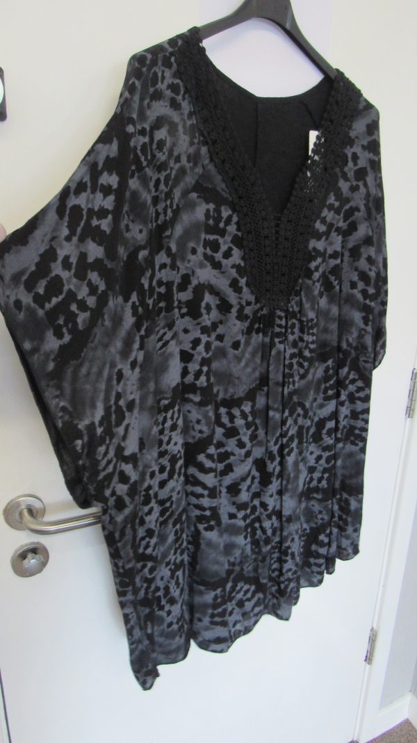 New Ladies Black Tie Dye V Neck Tunic Top One Size fits sizes 18 20 22 - Image 4