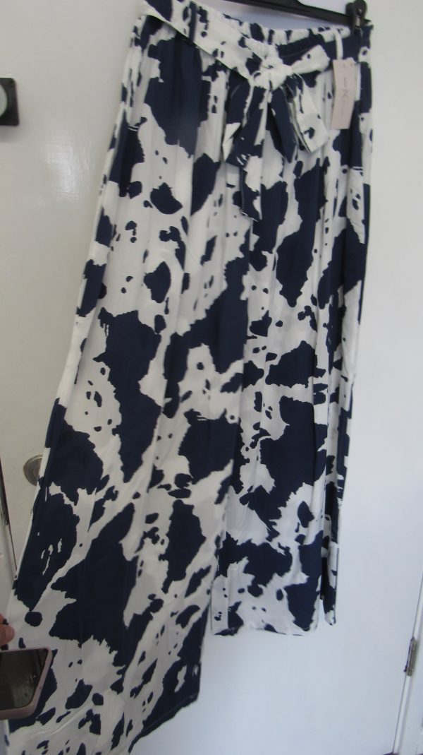 New Ladies Navy Blue with White Wide Leg Trousers One Size fits sizes 18 20 22 - Image 4