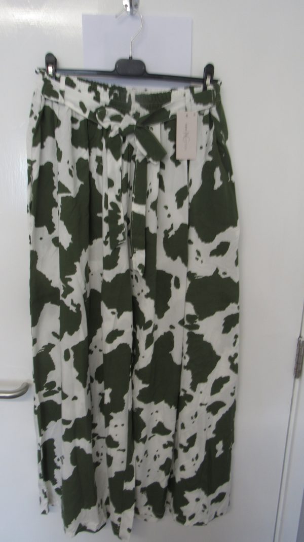 New Ladies Khaki with White Wide Leg Trousers One Size fits sizes 18 20 22 - Image 2
