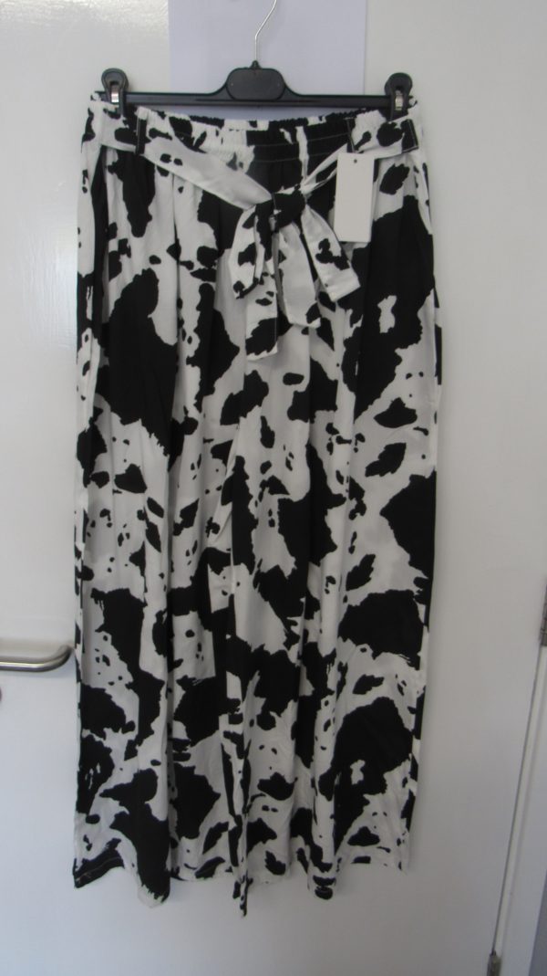 New Ladies Black with White Wide Leg Trousers One Size fits sizes 18 20 22