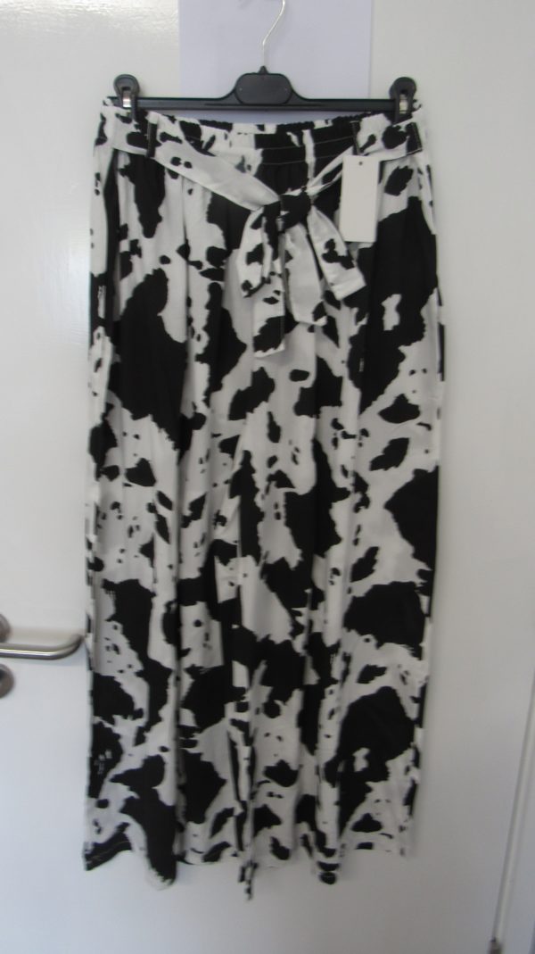 New Ladies Black with White Wide Leg Trousers One Size fits sizes 18 20 22 - Image 2