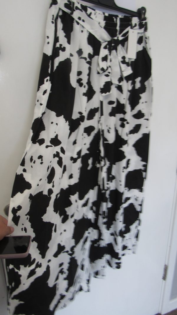 New Ladies Black with White Wide Leg Trousers One Size fits sizes 18 20 22 - Image 5