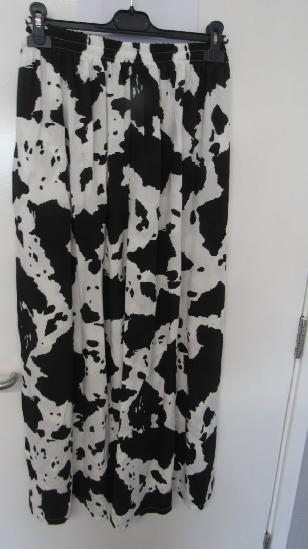 New Ladies Black with White Wide Leg Trousers One Size fits sizes 18 20 22 - Image 6