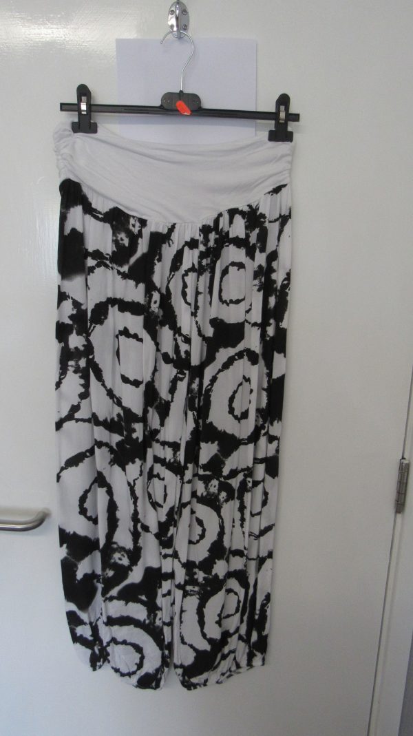 New Ladies White with Black Harem Pants One Size fits sizes 16 18 20 - Image 2