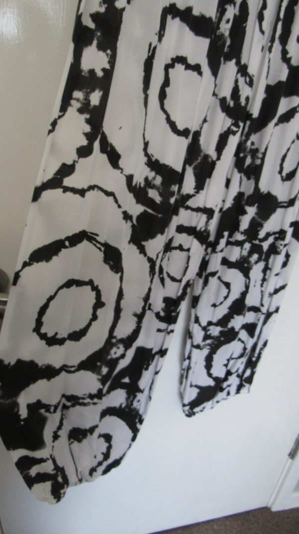 New Ladies White with Black Harem Pants One Size fits sizes 16 18 20 - Image 5