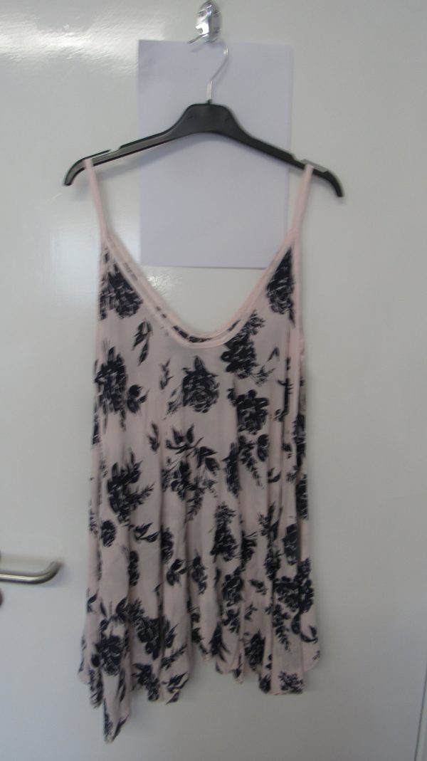 New Ladies Pale Pink Floral Vest Top One Size fits sizes 16 18 20 22