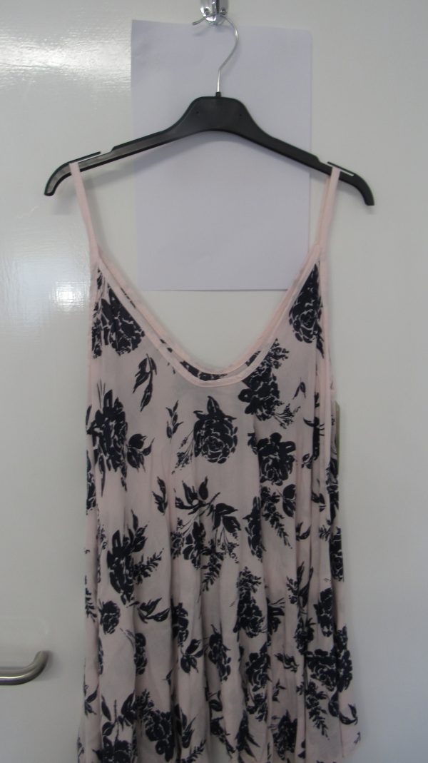 New Ladies Pale Pink Floral Vest Top One Size fits sizes 16 18 20 22 - Image 4
