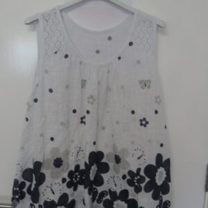 New Floral Sleeveless Top White One Size fits sizes 18 20 22