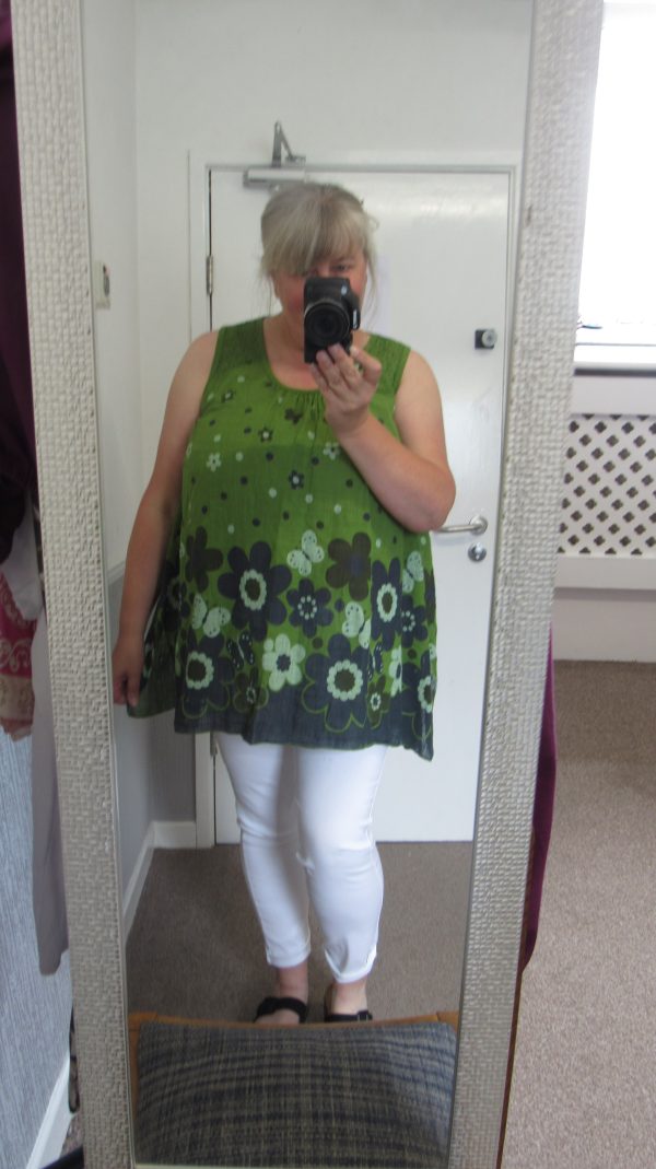 New Floral Sleeveless Top Green One Size fits sizes 18 20 22 - Image 7
