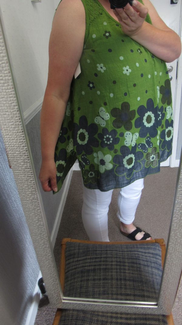 New Floral Sleeveless Top Green One Size fits sizes 18 20 22 - Image 9