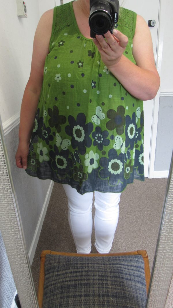 New Floral Sleeveless Top Green One Size fits sizes 18 20 22 - Image 10