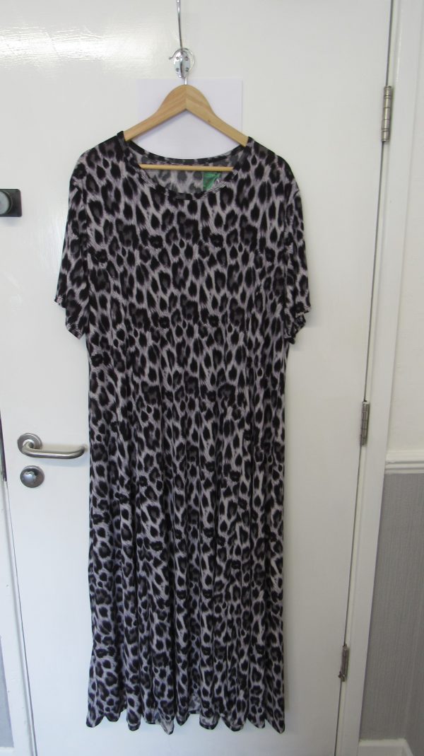 New Ladies Grey Leopard Print Stretchy Dress One Size fits sizes 18 20 22 24