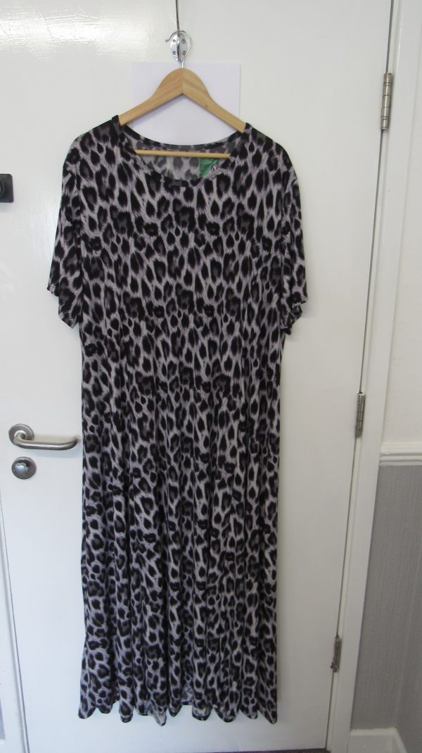 New Ladies Grey Leopard Print Stretchy Dress One Size fits sizes 18 20 22 24 - Image 2