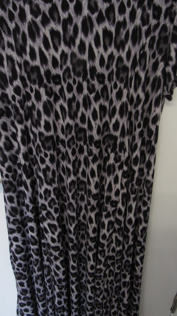 New Ladies Grey Leopard Print Stretchy Dress One Size fits sizes 18 20 22 24 - Image 4