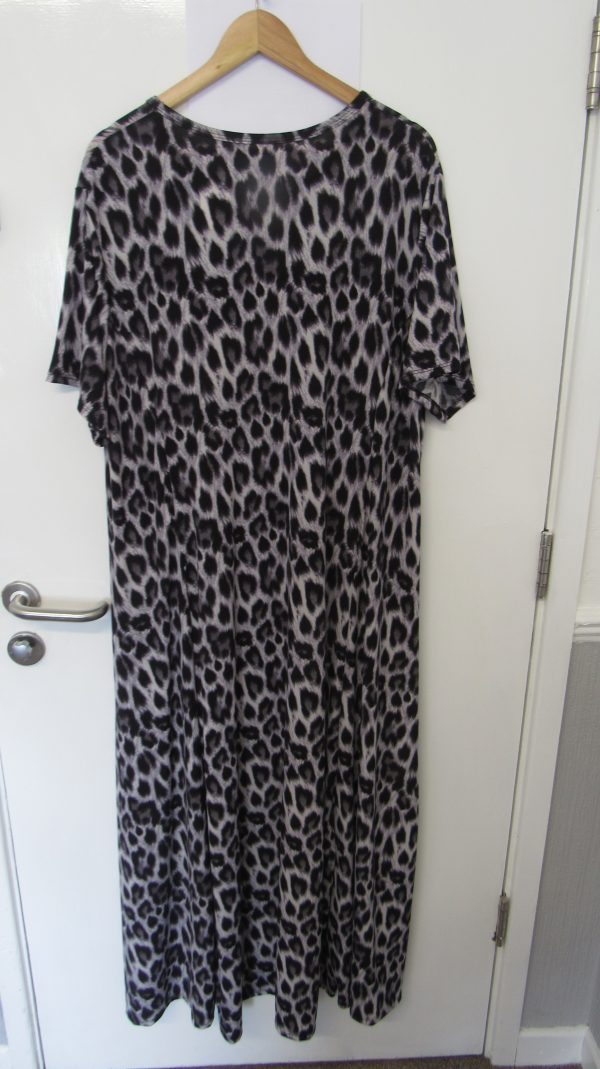 New Ladies Grey Leopard Print Stretchy Dress One Size fits sizes 18 20 22 24 - Image 5