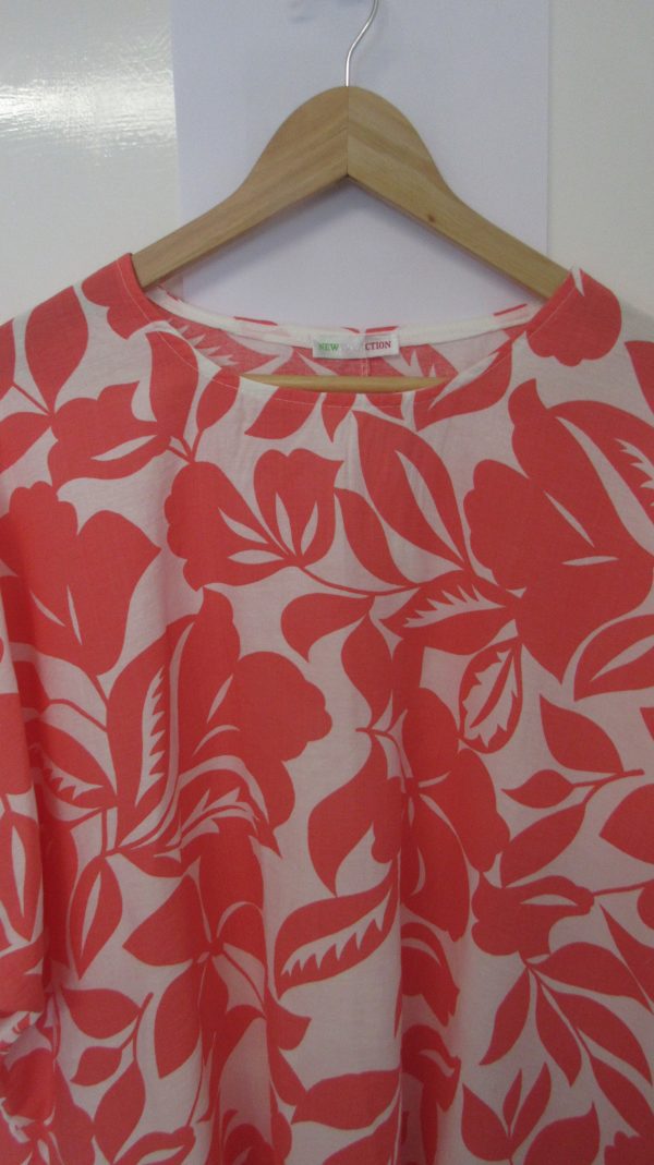 New Coral and White Floral Top One Size fits sizes 18 20 22 - Image 3