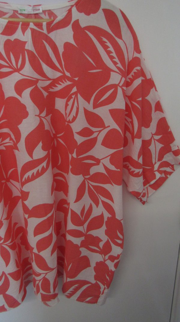 New Coral and White Floral Top One Size fits sizes 18 20 22 - Image 4