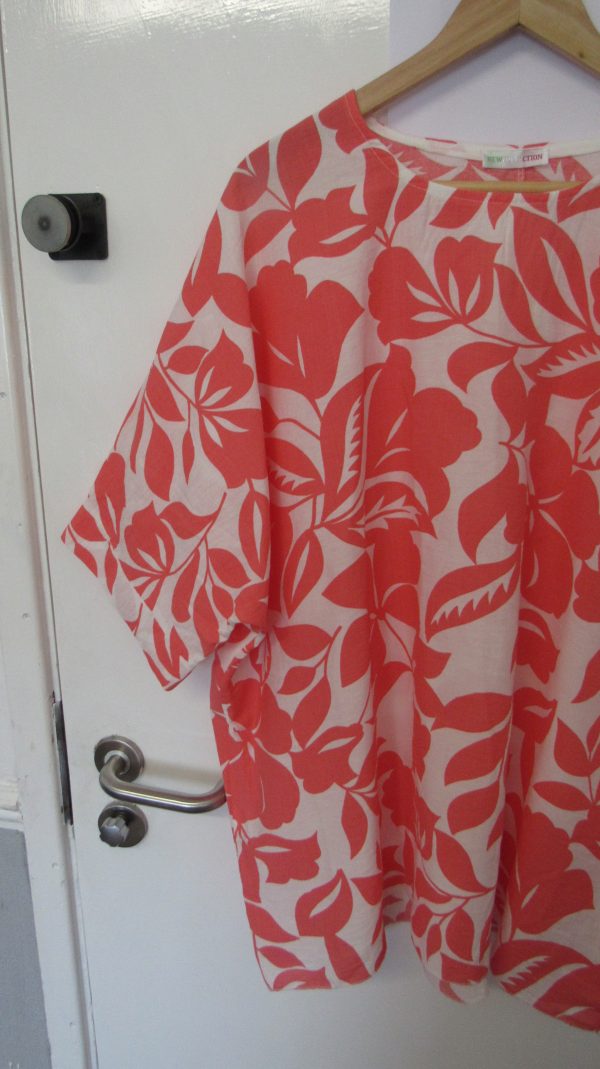 New Coral and White Floral Top One Size fits sizes 18 20 22 - Image 5