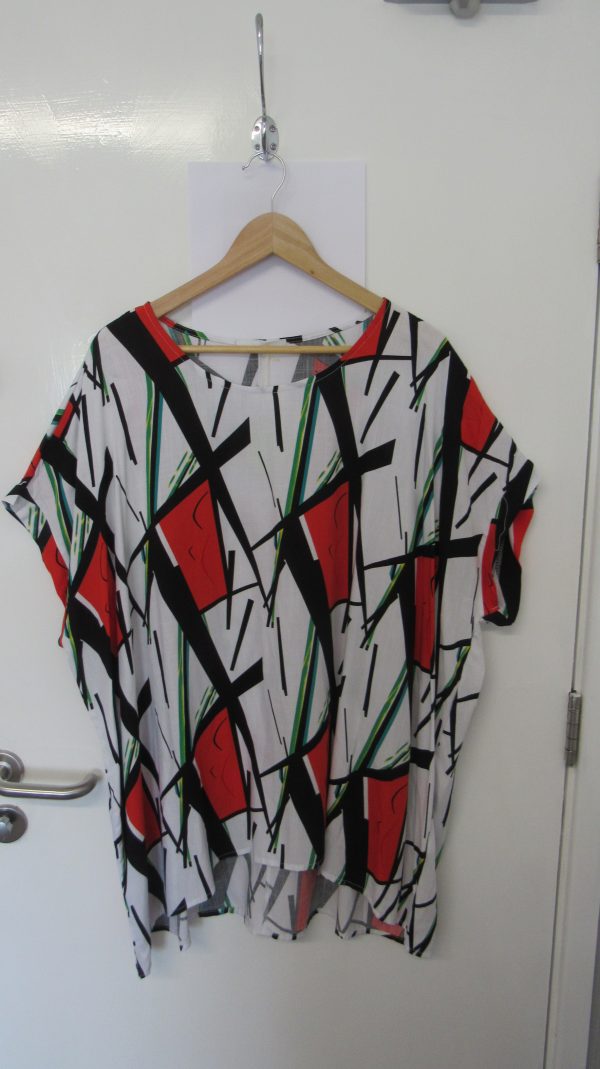 New Ladies Red and Black Pattern Tunic Top One Size fits sizes 18 20 22 24 - Image 2