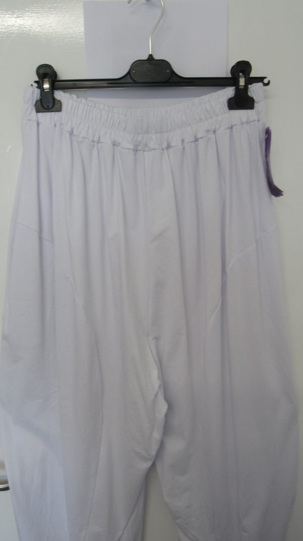 New Ladies White 3/4 Length Wide Leg Trousers One size fits sizes 18 20 22 24 - Image 3