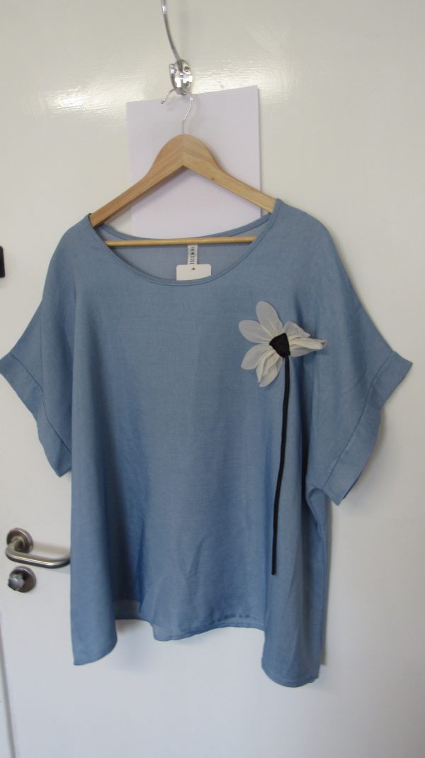 New Ladies Light Denim Flower Top One Size fits sizes 18 20 22 - Image 4