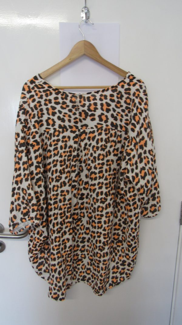 New Orange Leopard Print Top One Size fits sizes 18 20 22 24 - Image 6
