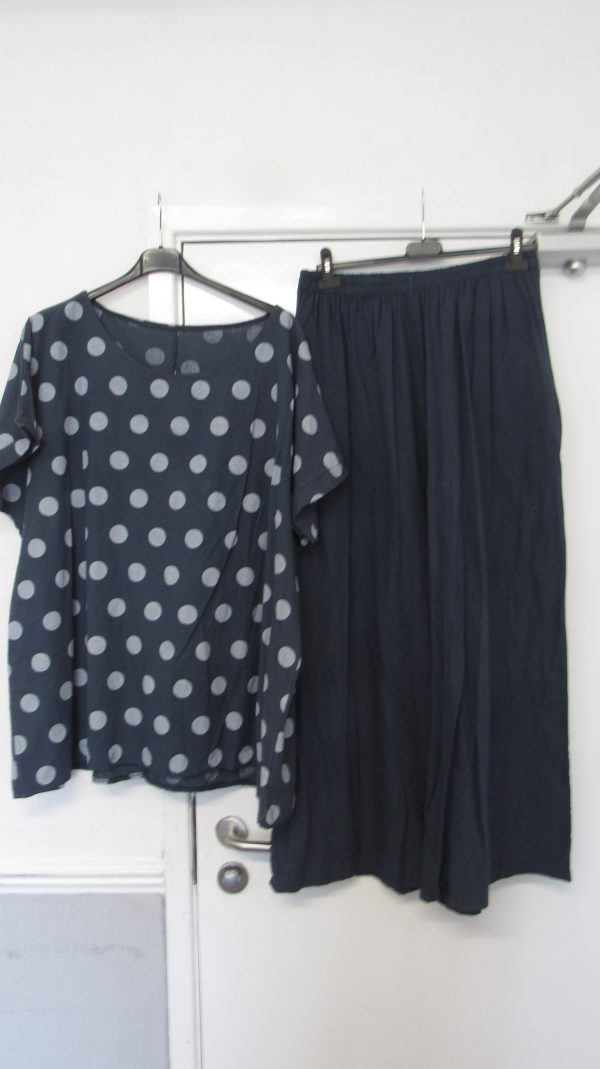 New Navy Spot 2 Piece Linen Blend Set One Size fits sizes 18 20 22 24