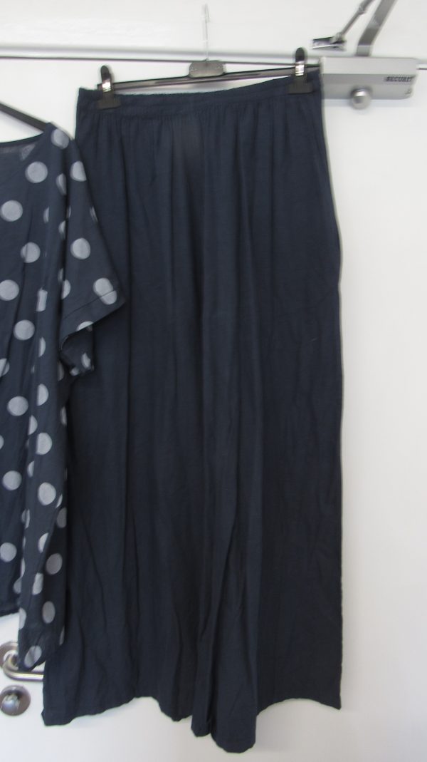 New Navy Spot 2 Piece Linen Blend Set One Size fits sizes 18 20 22 24 - Image 3