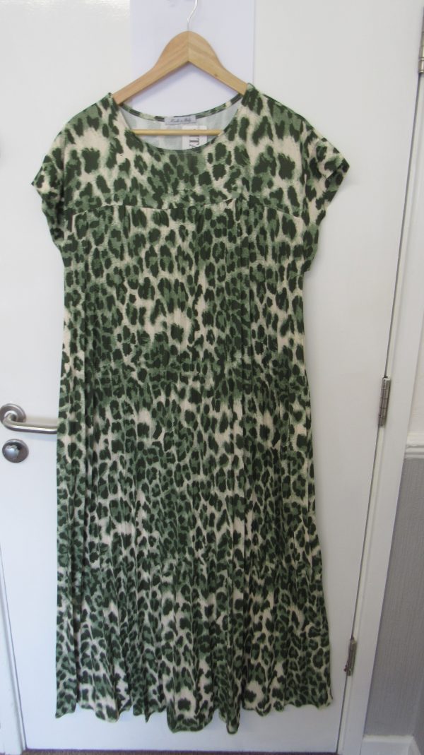 New Ladies Khaki Green Animal Print Pleated Maxi Dress One Size fits sizes 14 16 18 20 - Image 2