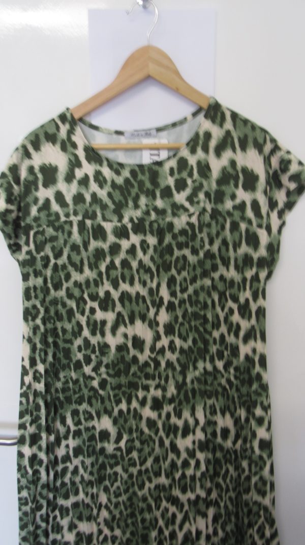 New Ladies Khaki Green Animal Print Pleated Maxi Dress One Size fits sizes 14 16 18 20 - Image 3