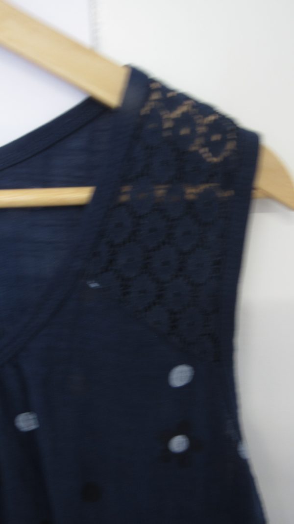 New Floral Sleeveless Top Navy Blue One Size fits sizes 18 20 22 - Image 4