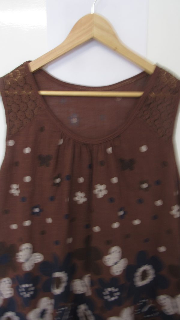 New Floral Sleeveless Top Brown One Size fits sizes 18 20 22 - Image 3