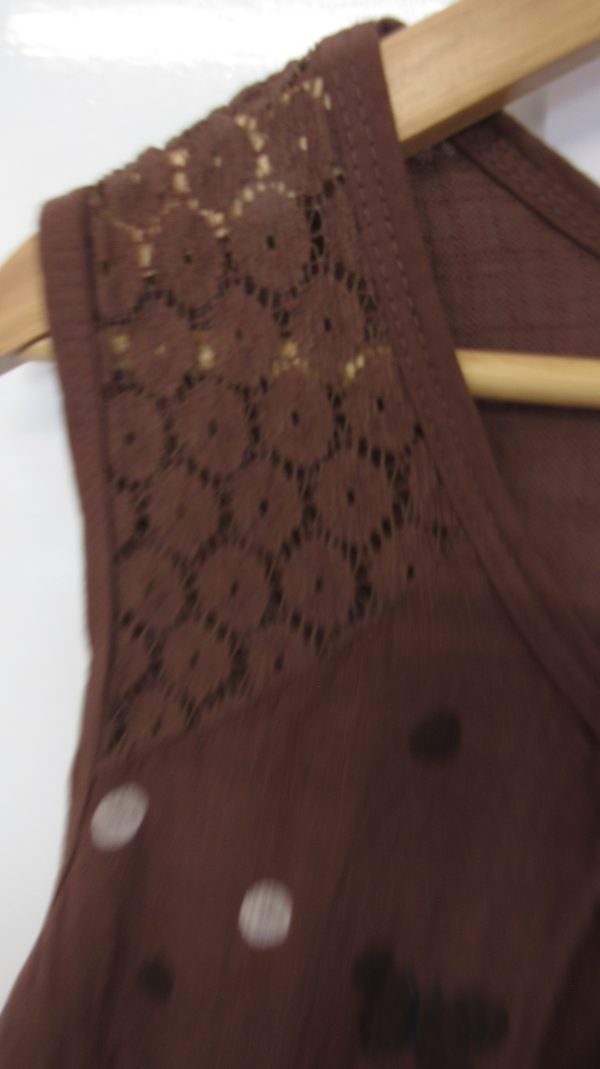 New Floral Sleeveless Top Brown One Size fits sizes 18 20 22 - Image 4