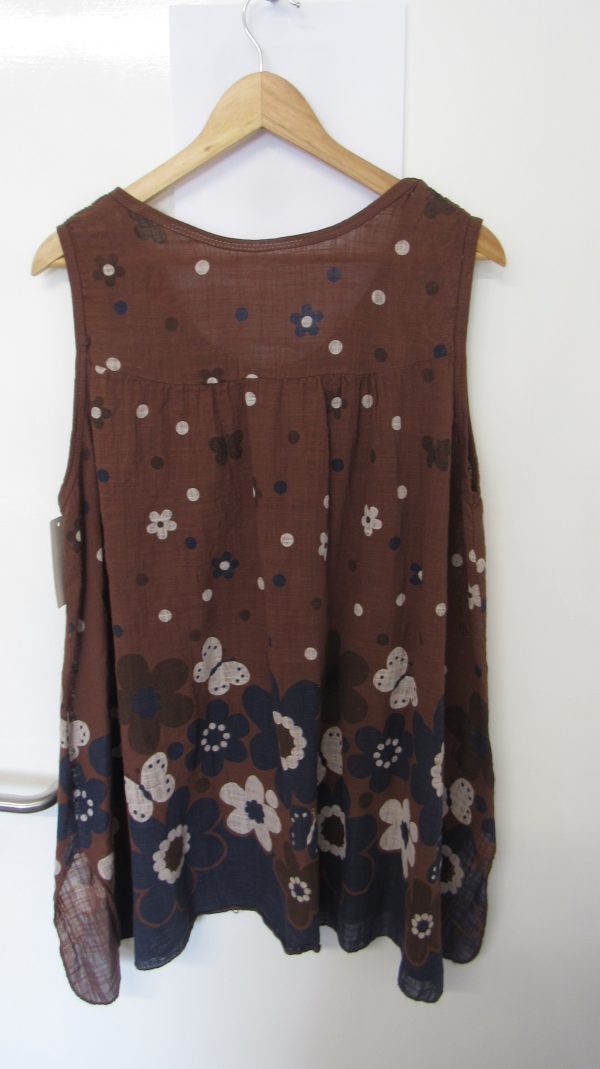 New Floral Sleeveless Top Brown One Size fits sizes 18 20 22 - Image 7