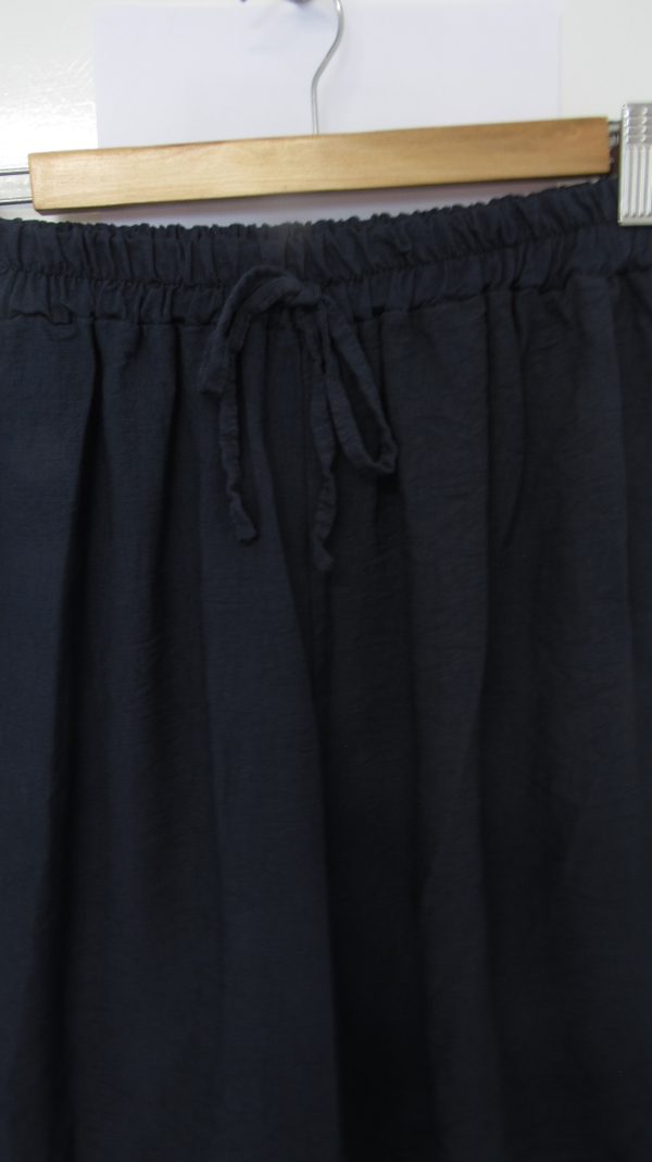New Ladies Navy Blue Pocket Shorts One size fits sizes 16 18 20 22 - Image 3