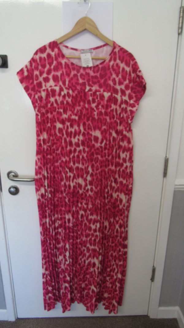 New Ladies Pink Leopard Print Pleated Maxi Dress One Size fits sizes 14 16 18 20 - Image 2