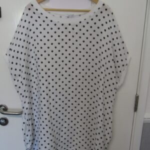 SALE SALE SALE New Ladies White with Black Spot Pocket Line Tunic Top One Size fits sizes 18 20 22 24 NON RETURNABLE