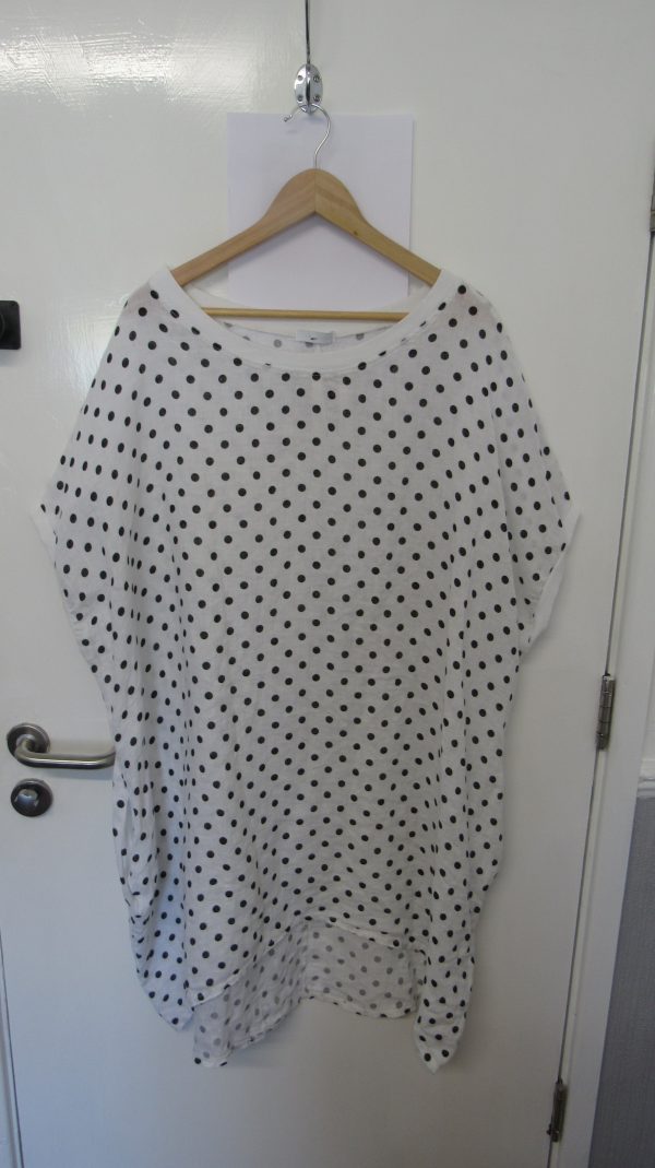 New Ladies White with Black Spot Pocket Line Tunic Top One Size fits sizes 18 20 22 24 - Image 2