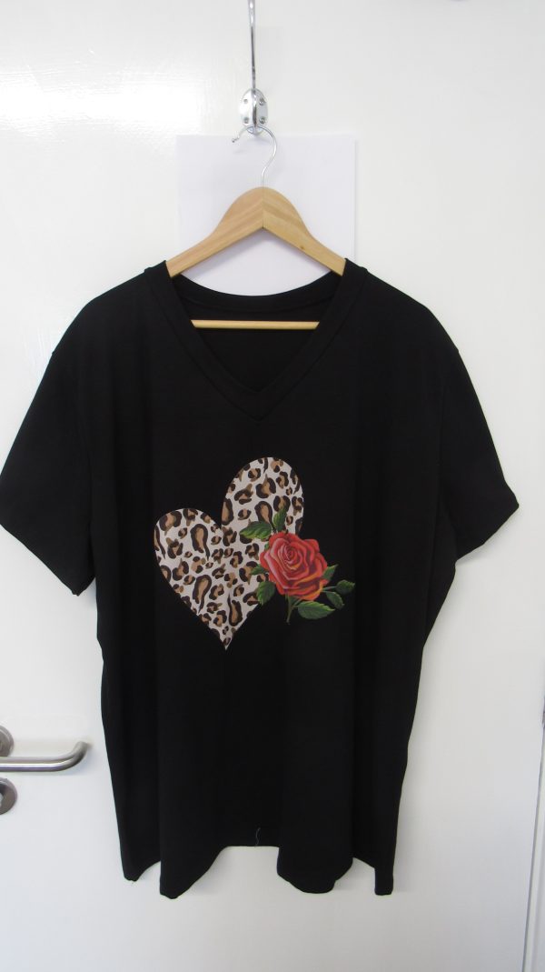 New Ladies Women Black Heart with Rose V Neck T-shirt One Size Fits 18 20 22
