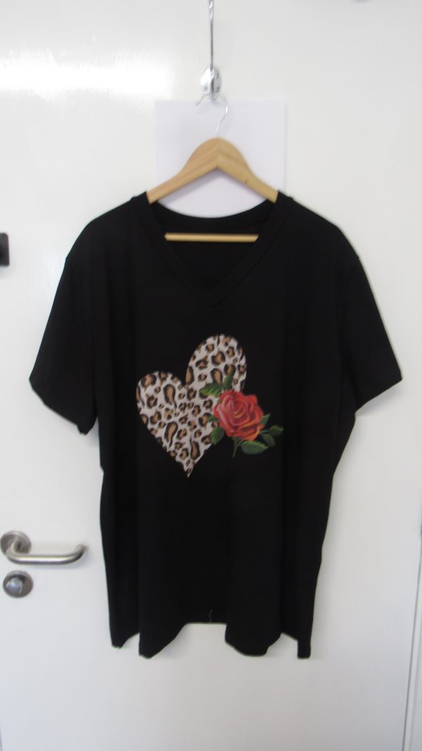 New Ladies Women Black Heart with Rose V Neck T-shirt One Size Fits 18 20 22 - Image 4