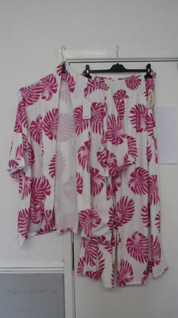 New Ladies Cerise Pink Leaf Jacket and Trousers One Size fits sizes 18 20 22 24