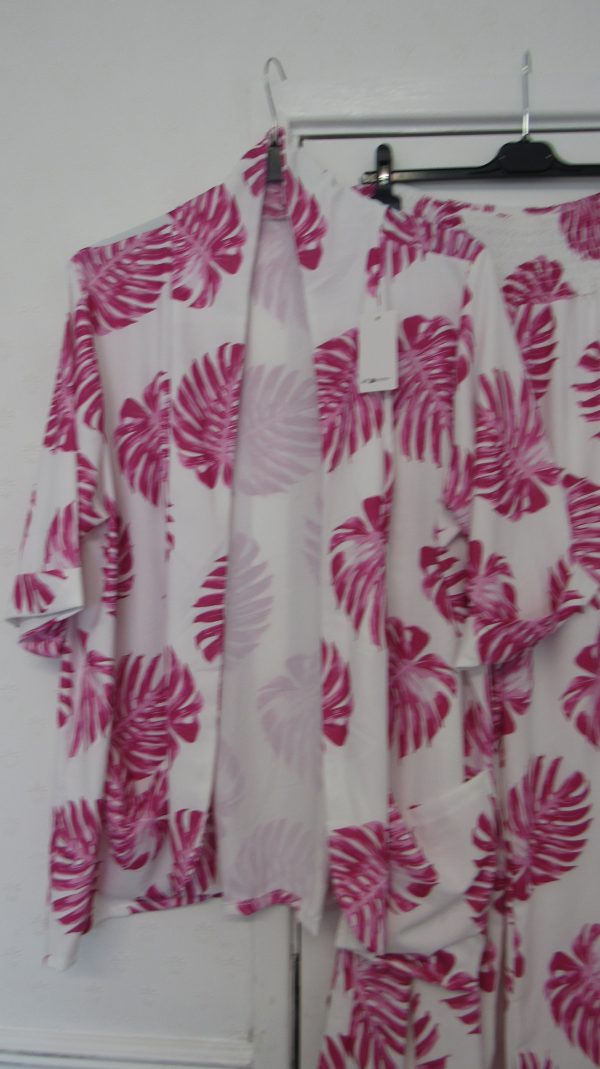 New Ladies Cerise Pink Leaf Jacket and Trousers One Size fits sizes 18 20 22 24 - Image 3