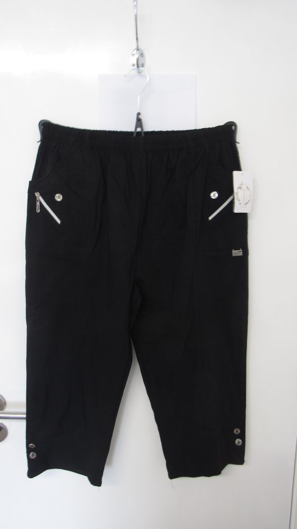 Cherry Berry Black 3/4 length stretchy trousers Size T7 UK 20