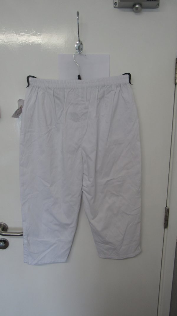 Cherry Berry White 3/4 length stretchy trousers Size T7 UK 20 - Image 5