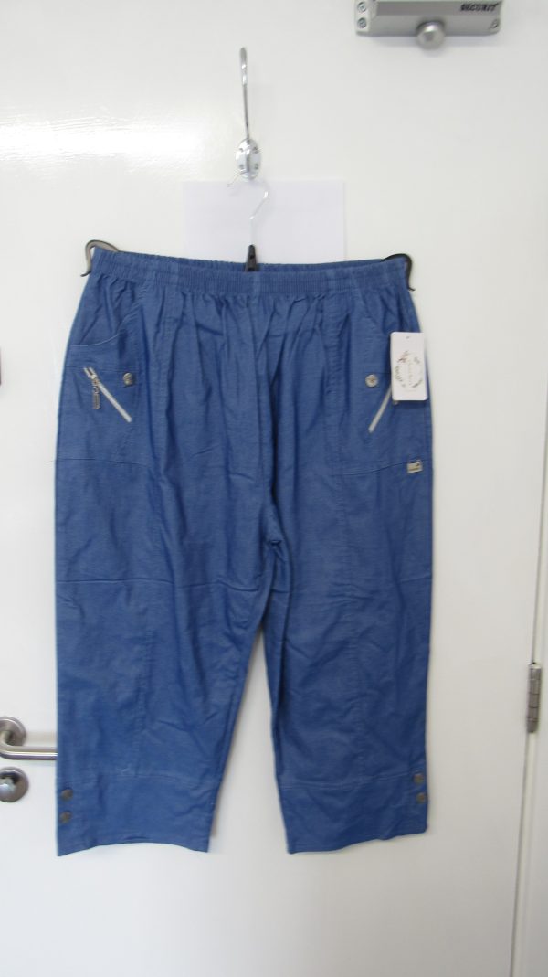 Cherry Berry Denim Blue 3/4 length stretchy trousers Size T9 UK 24 - Image 2