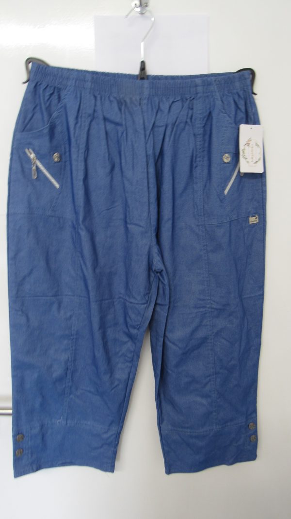 Cherry Berry Denim Blue 3/4 length stretchy trousers Size T9 UK 24 - Image 4