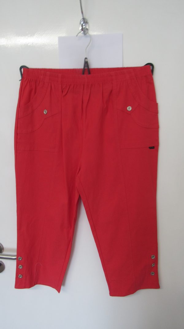 Cherry Berry Red 3/4 length stretchy trousers Size T7 UK 20 - Image 4