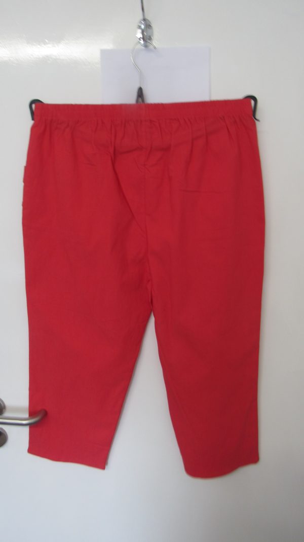 Cherry Berry Red 3/4 length stretchy trousers Size T7 UK 20 - Image 5