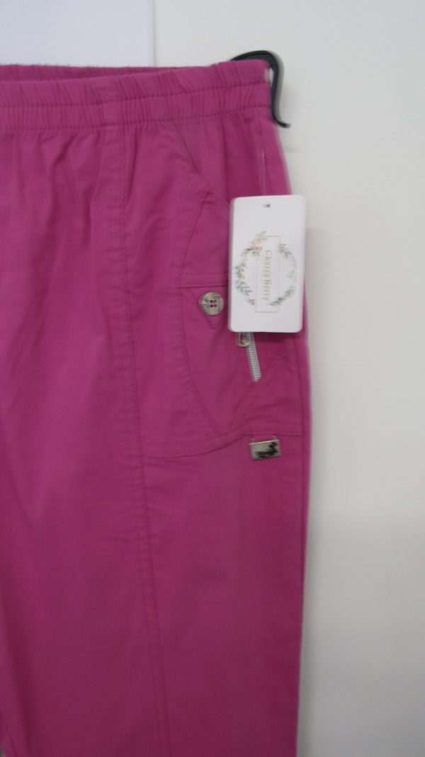 Cherry Berry Cerise Pink 3/4 length stretchy trousers Size T2 UK 10 - Image 3